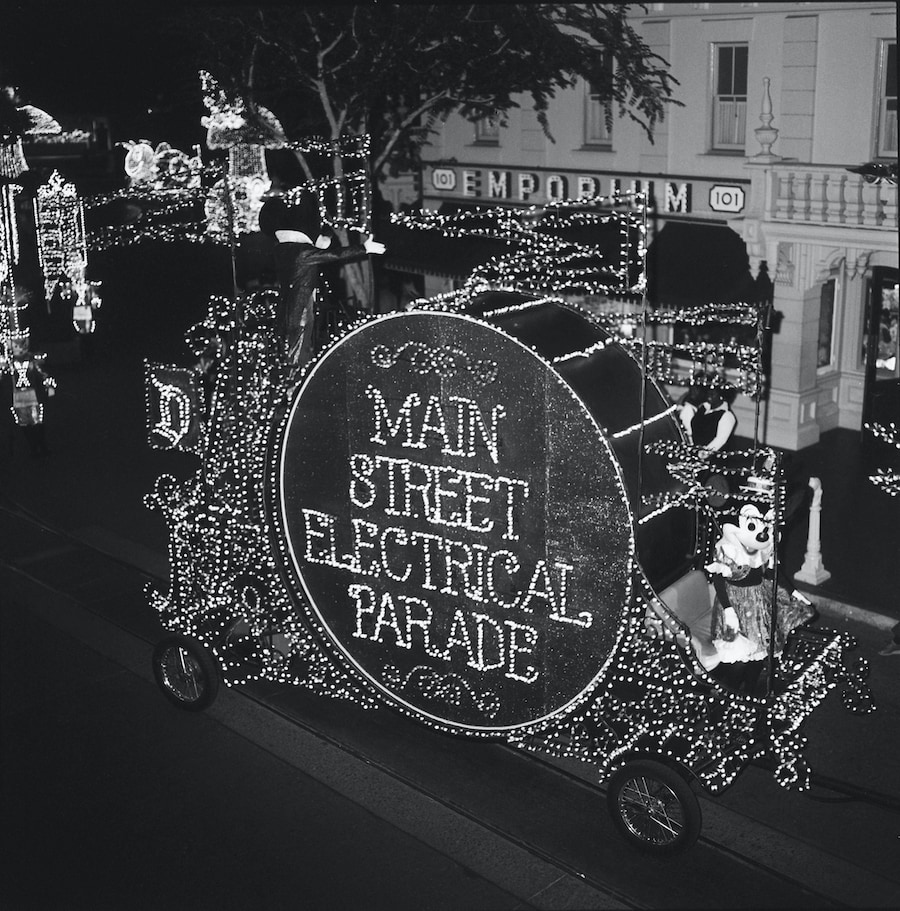 History Of The Main Street Electrical Parade Disney Matters