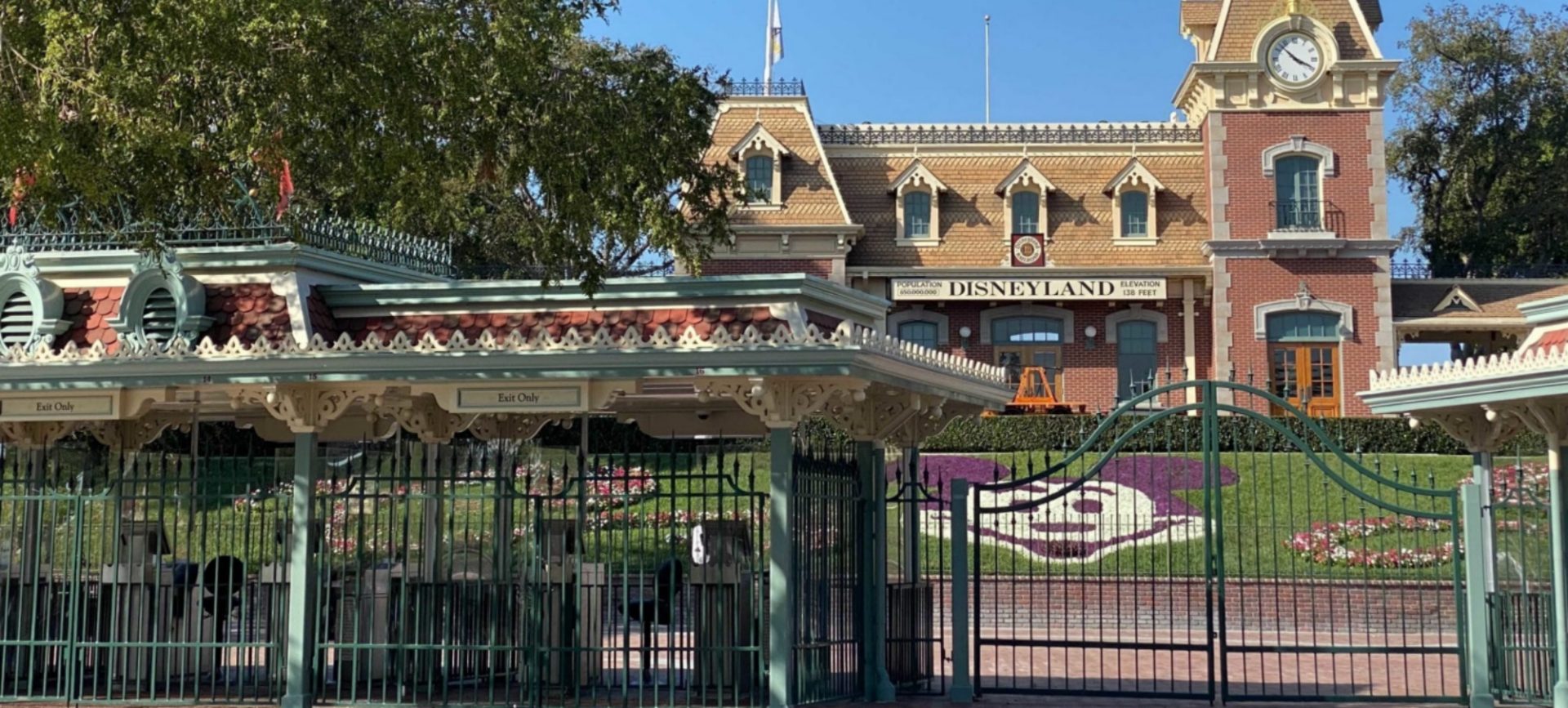 Disneyland announces additional furloughs as parks remain closed