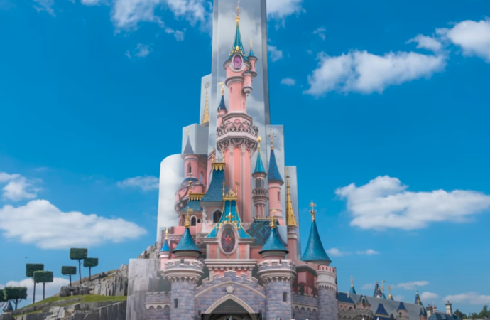 Le Chateau De La Belle Au Bois Dormant Begins Its Refurbishment At Disneyland Paris Disney Matters