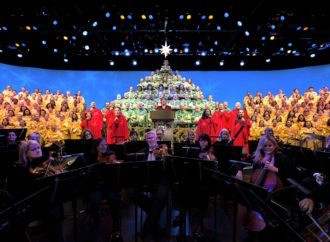 “Candlelight Processional” and other holiday traditions return to EPCOT International Festival of the Holidays