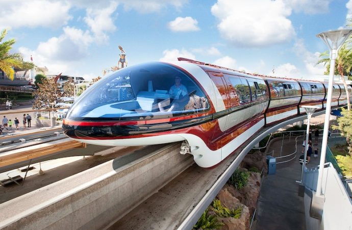Disneyland Monorail returns to the Disneyland Park