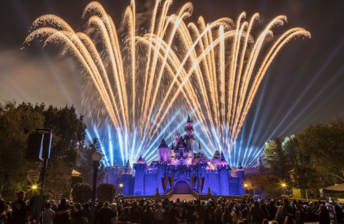 Holiday nighttime spectaculars return to the Disneyland Resort